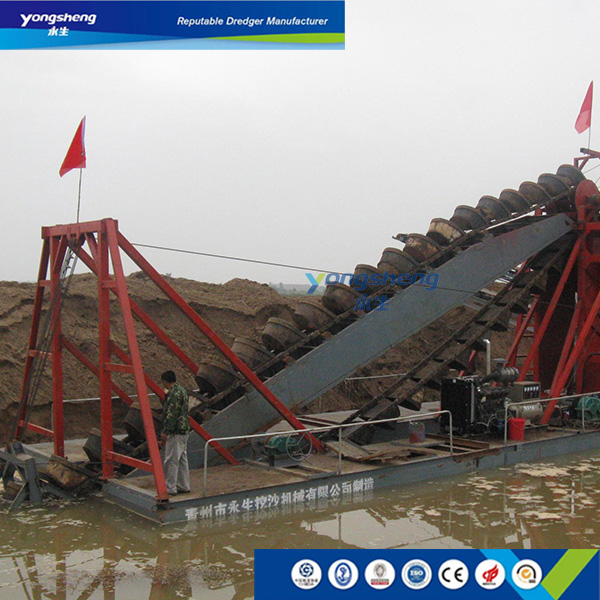 Vibrating sand sieving machine